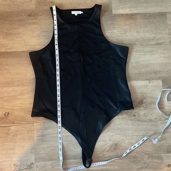 Good American Faux Leather Bodysuit sz 4 - Picture 6 of 10